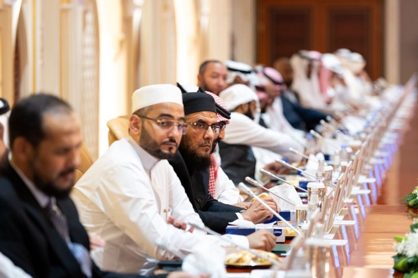 Yang Mulia Sekjen LMD, Ketua Asosiasi Ulama Muslim, Syekh Dr.Mohammad Al-issa meresmikan proyek: &quot;Museum Internasional Al-Quran&quot;, dari kantor pusatnya di Makkah dan di hadapan para ulama &amp; peneliti