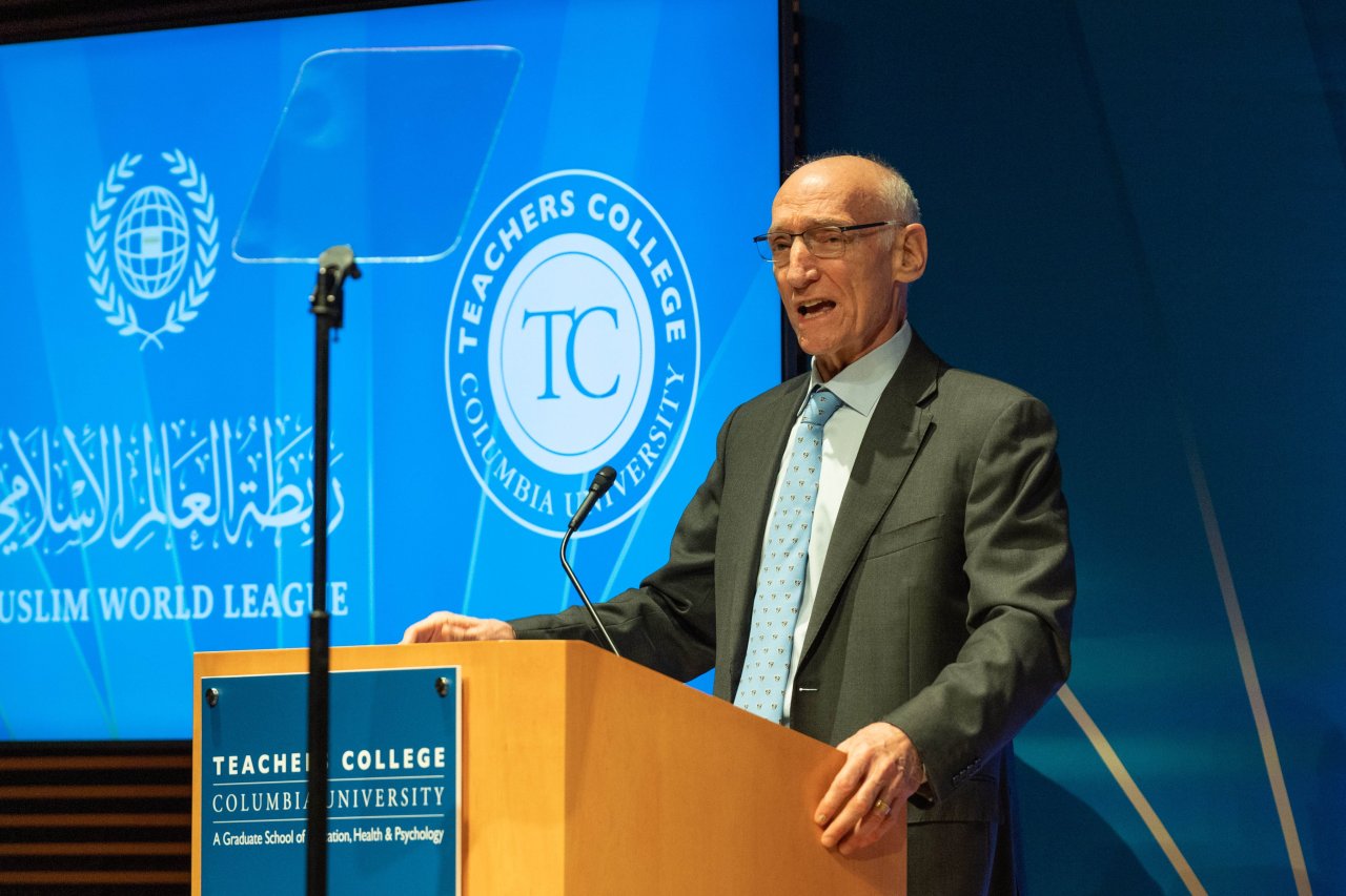 Universitas Columbia menyelenggarakan simposium global untuk Sekretaris Jenderal, Dr.  Alissa  tentang pemberantasan kebencian, dengan partisipasi Uskup Agung NY, Timothy Dolan &amp; Kepala Rabi AS, Arthur Schneier, di hadapan para pemimpin universitas, profesor, &amp; mahasiswa.