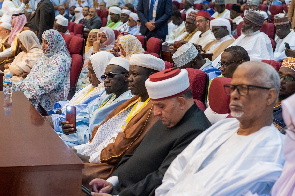 نواکشوط میں سیرت النبی کانفرنس سے سیکرٹری جنرل اور چیئرمین مسلم علماء کونسل عزت مآب شیخ ڈاکٹر ‫محمد العیسی‬ خطاب کرتے ہوئے: