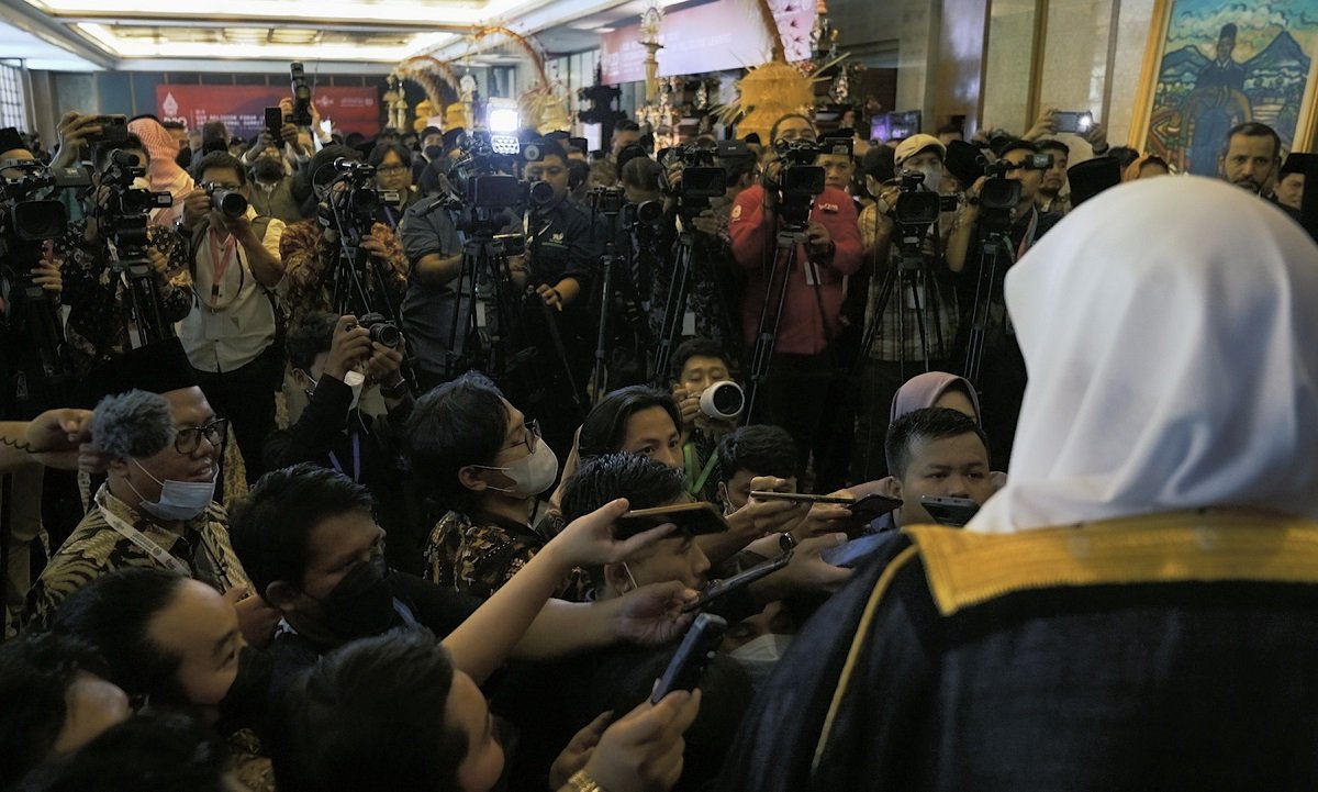 د. العيسى يطلق أُولى مبادرات منصة &quot;R20&quot;: &quot;منتدى بناء الجسور بين الشرق والغرب، من أجل السلام&quot;.