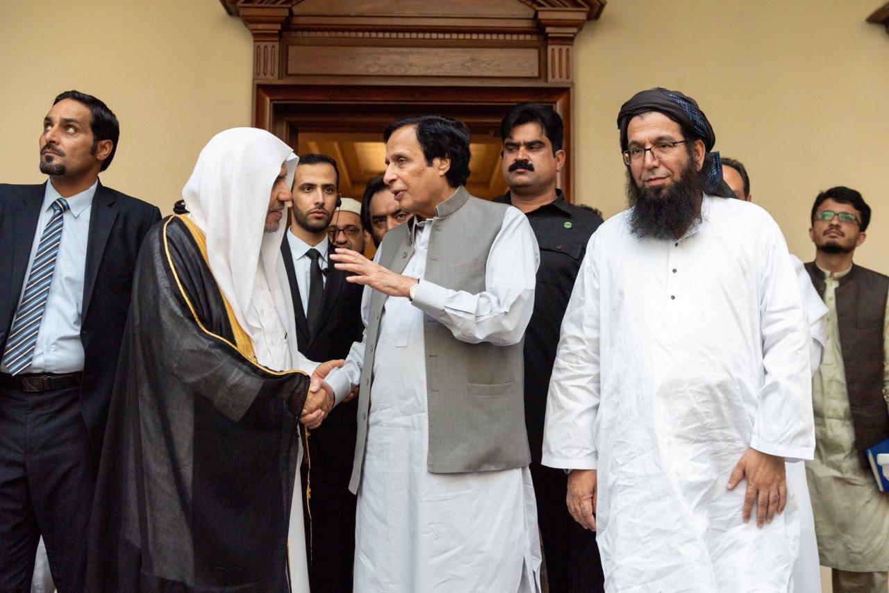 استقبل معالي رئيس وزراء إقليم البنجاب السيد برويز إلهي، معالي الأمين العام الشيخ د.محمد العيسى