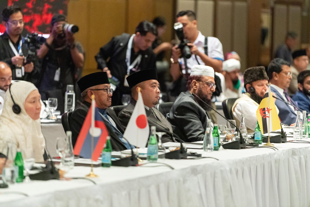 يمثّل &quot;مجلسُ علماء آسْيان&quot; منصّةً لجمع كلمة العلماء تجاه قضاياهم الكبرى، يتمُّ فيها تداوُل الأفكار وتوحيد الرؤى، للتوصُّل إلى حلولٍ للمشكلات المُشترَكة في دُوَلِ جنوب شرق آسيا