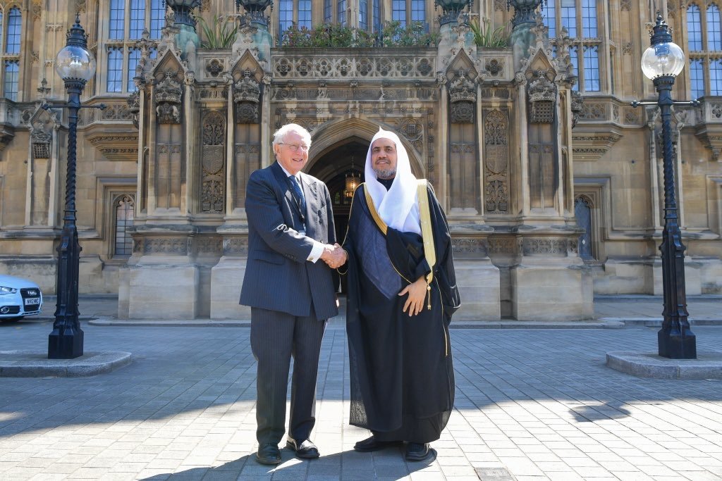 Le  SG a rencontré à Londres le Secrétaire d'Etat anglais M. Alistair Burt et le Lord Wolf Président du Comité des religions et des croyances dans la vie publique; il a présidé ensuite le Conseil d'admnistration du Centre islamique d'Edimbourg.