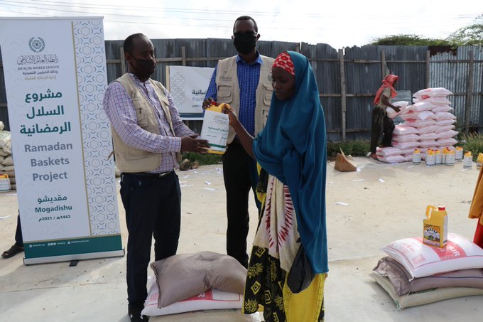 The MWL in Somalia distributed food baskets as part of the annual  Muslim World League Ramadan Baskets Project