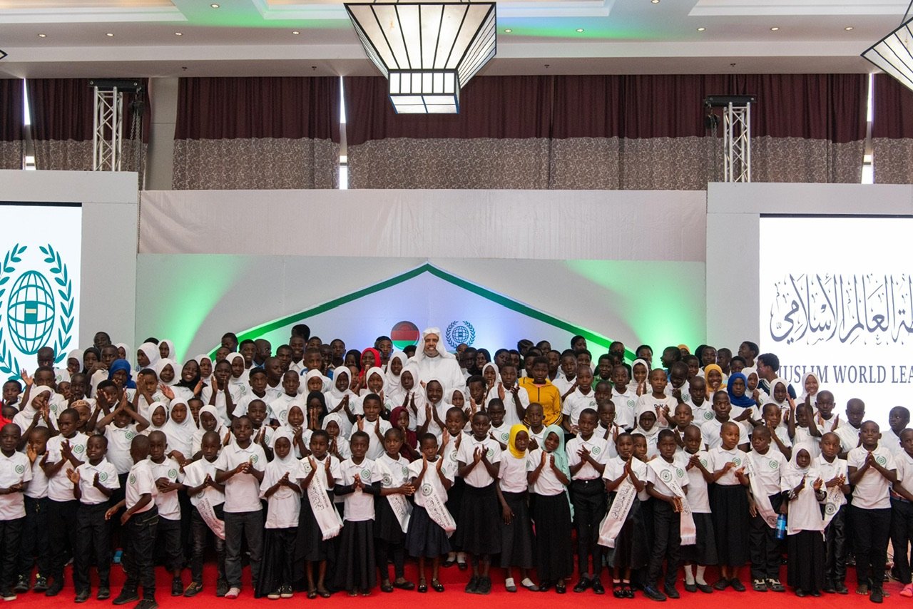 د.العيسى يدشن عددًا من البرامج والمبادرات التنموية ويلتقي بقيادات المكوّنات الوطنية وفي مقدمتها قيادة المكوّن الإسلامي