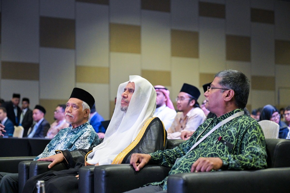 Sekretaris Jenderal Liga Muslim Dunia Membuka Konferensi "Iman dalam Perspektif Sains dan Bukti-Bukti Kontemporer" di Malaysia