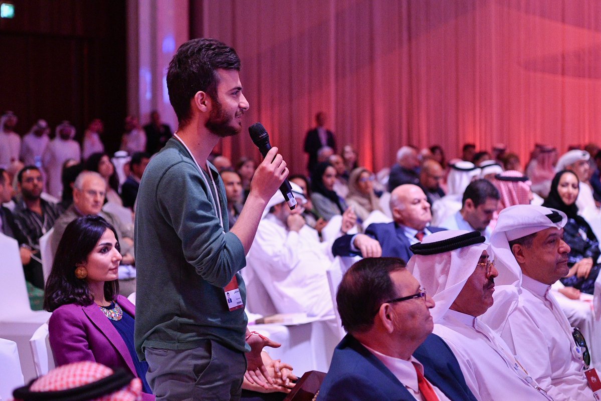 برئاسة سمو الأمير خالد الفيصل .. معالي الأمين العام لرابطة العالم الإسلامي متحدثاً في &quot;الجلسة الختامية&quot; لمؤتمر مؤسسة الفكر العربي‬ المنعقد في دبي‬ : (الإبداع الشامل والمتجدد مسؤولية تضامنية، تُحَفِّزه، وتدعمه، وتحرسه مؤسسات الدولة المستنيرة، وتُقَوِّمه معايير النزاهة والشفافية).