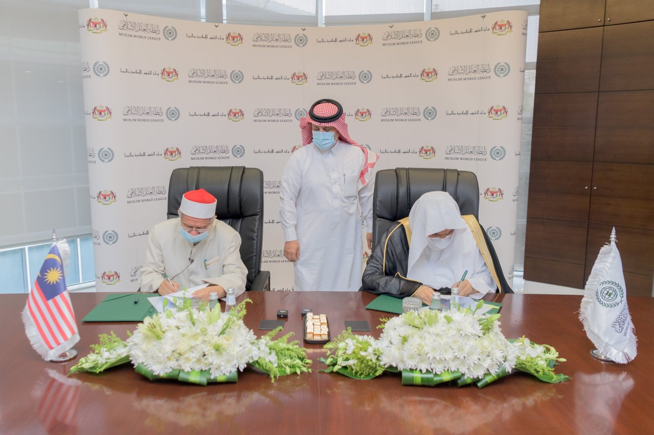 HE Dr. Mohammad Alissa received the Malaysian Minister of Islamic Affairs, Dr. Zulkifl Muhammad Al-Bakri and a high-ranking delegation