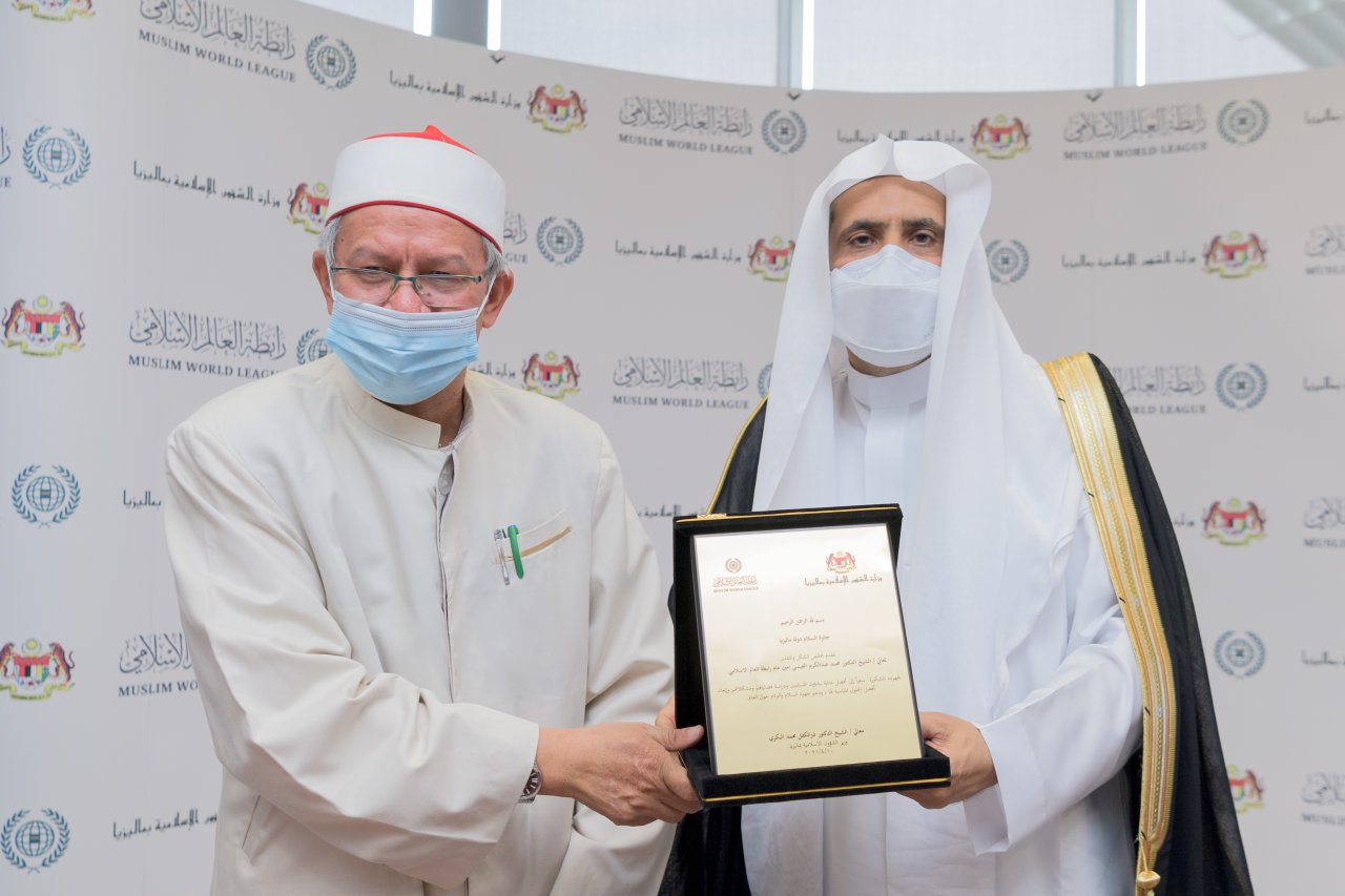 HE Dr. Mohammad Alissa received the Malaysian Minister of Islamic Affairs, Dr. Zulkifl Muhammad Al-Bakri and a high-ranking delegation