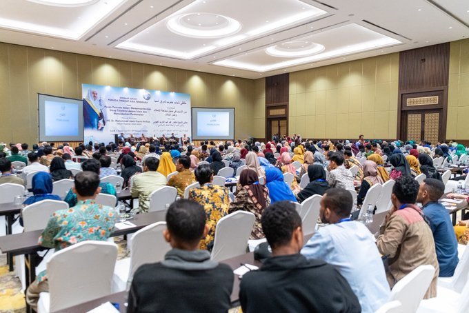 HE Dr. Mohammad Alissa engaged with youth on strategies to promote positive interreligious dialogue and peace