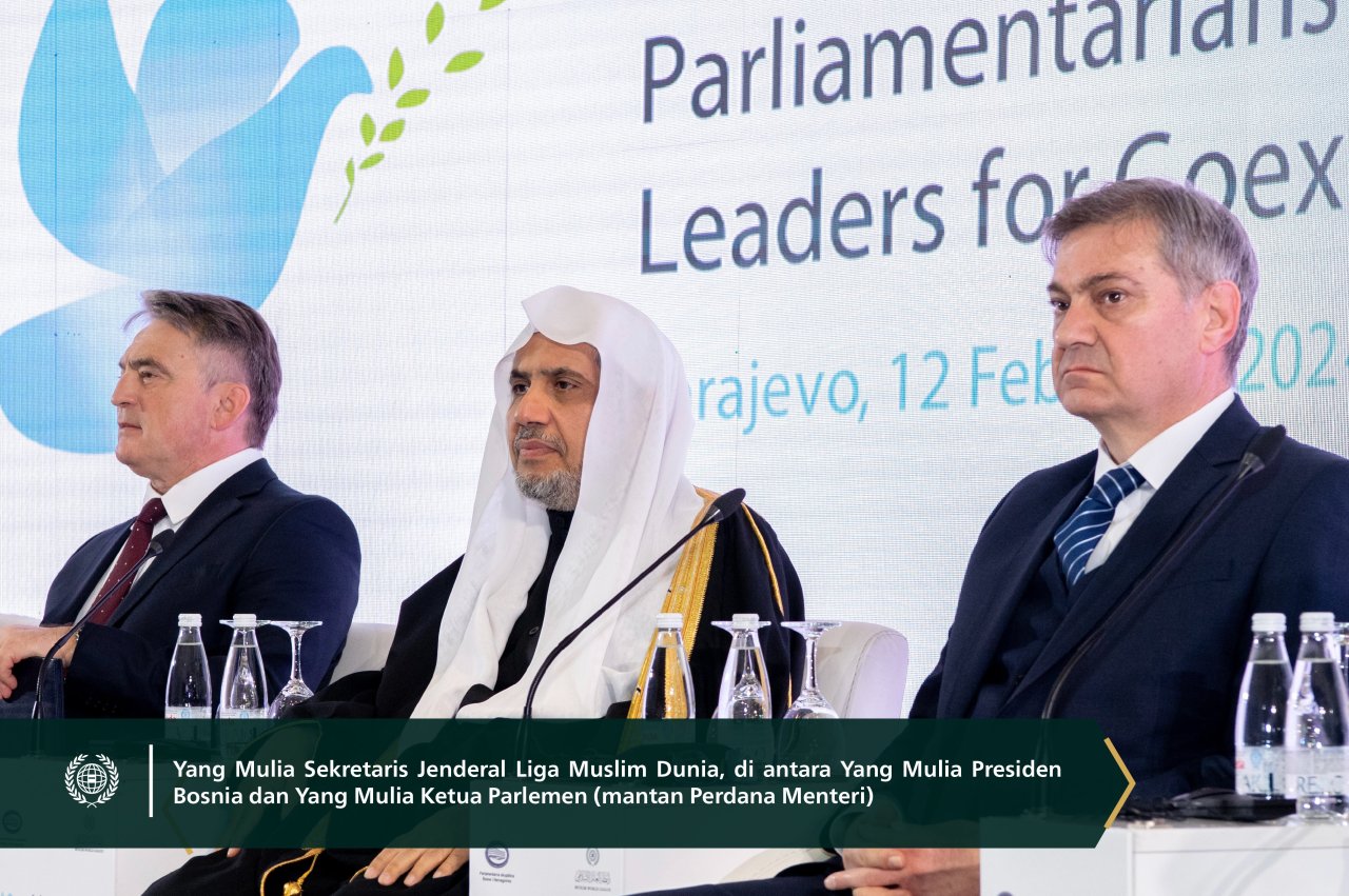 Yang Mulia Sekretaris Jenderal Liga Muslim Dunia, Ketua Asosiasi Ulama Muslim, Syekh Dr. Mohammed Al-issa berpartisipasi bersama Yang Mulia Presiden Bosnia dalam pembukaan konferensi regional yang mempromosikan nilai-nilai hidup berdampingan dan perdamaian