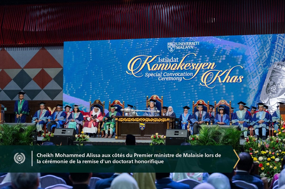 En présence du Premier Ministre de Malaisie et de ses adjoints :