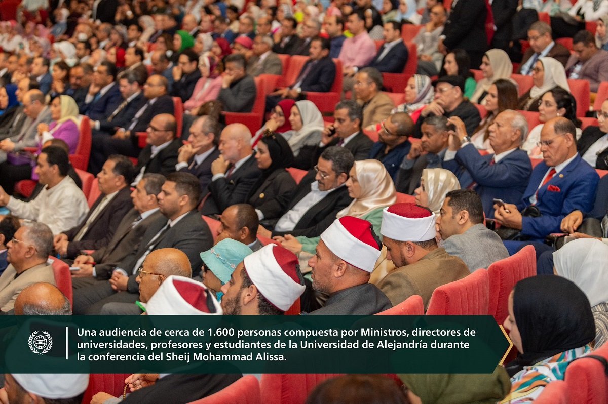 En presencia de cerca de 1600 personas, entre ellas Ministros, directores de universidades, decanos de facultades, académicos y estudiantes: