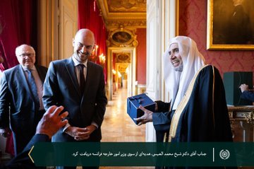 در چارچوب مأموریت رسمی و در پاسخ به دعوت یکی از برجسته‌ترین مراکز اندیشه و مطالعات با نفوذ جهانی، برای گفت‌وگو درباره‌ی تحولات نوظهور و مسائل معاصر مرتبط با پیام و مأموریت‌های سازمان:  جناب دبیرکل، رئیس انجمن علمای مسلمان، آقای دکتر شیخ محمد العیسی