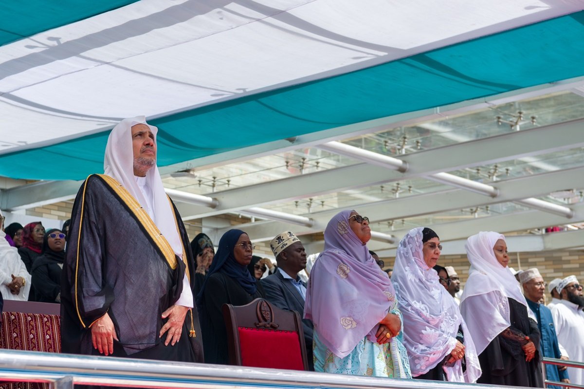 أفريقيا تشهد مبادراتٍ &quot;قرآنية&quot; تاريخيّة أطلقَتْها رابطة العالم الإسلامي بحضور معالي الأمين العام، رئيس هيئة علماء المسلمين، فضيلة الشيخ د. محمد العيسى صُحبةَ فخامةِ رئيسة جمهورية تنزانيا الاتحادية، د. سامية صولوحو، تزامناً مع &quot;جائزة تنزانيا الدولية للقرآن الكريم للفتيات&quot;.