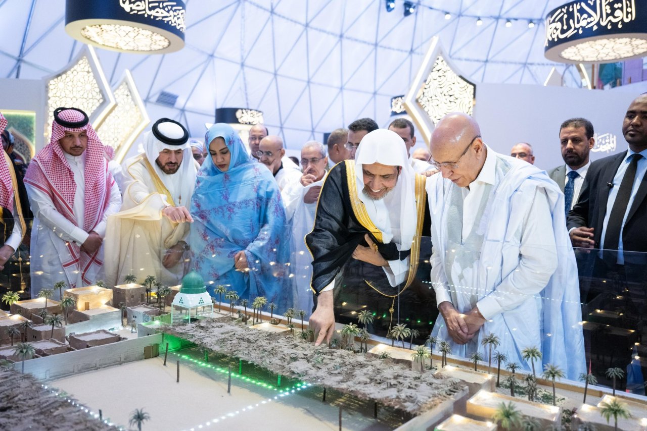 في إطار خطة &quot;التوسّع الدولي للمتحف&quot;، وبمشاركة أمين عام الرابطة، وحضور أعضاء السِّلك الدبلوماسي وكبار الشخصيات، الرئيس الموريتاني يفتتح متحفَ السيرة النبوية بنواكشوط