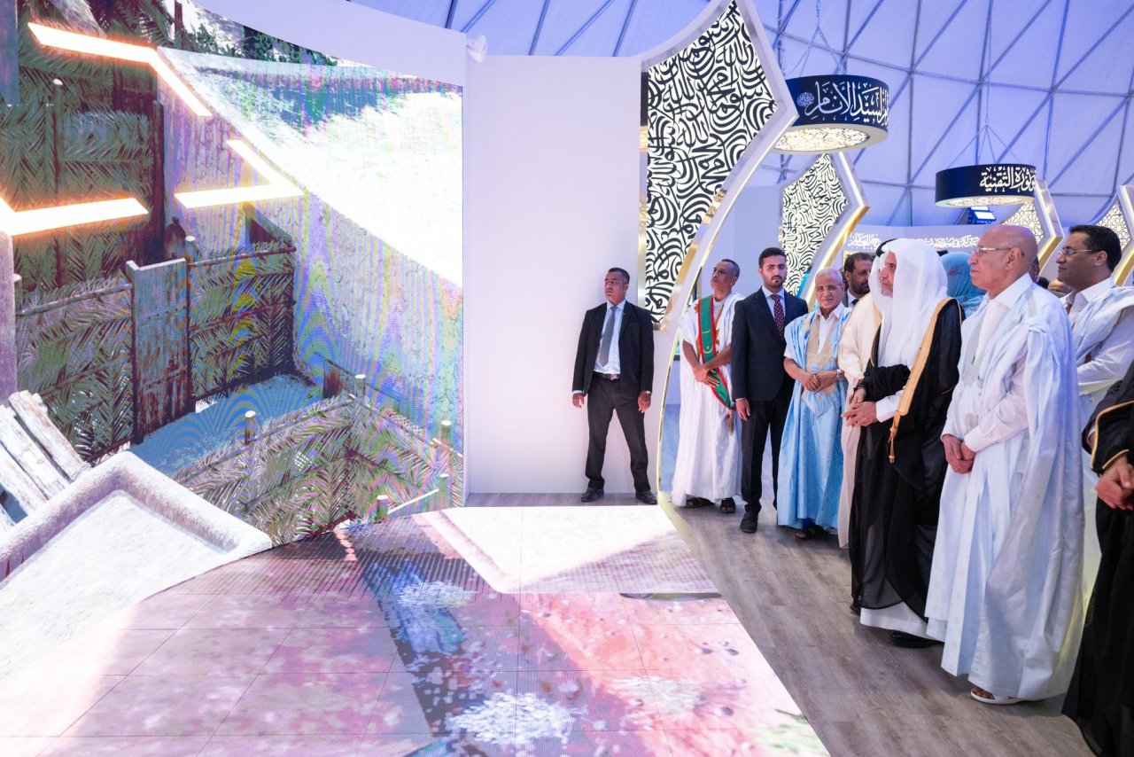 معالي الأمين العام، رئيس هيئة علماء المسلمين، المشرف العام على متاحف السيرة النبوية والحضارة الإسلامية، فضيلة الشيخ د.⁧‫#محمد_العيسى‬⁩ ⁦‪@MhmdAlissa‬⁩، في كلمته في حفل افتتاح المتحف الدوليّ للسيرة النبوية بنواكشوط: ‏&quot;للمتحف -بإشراف ⁧‫#رابطة_العالم_الإسلامي‬⁩- عنايةٌ بدلائل النبوة بخاصةٍ، ودلائل الإيمان بعامّة، كما له عنايةٌ بالتصدّي للشبهات، أيًّا كان مصدرُها وباعثُها&quot;.