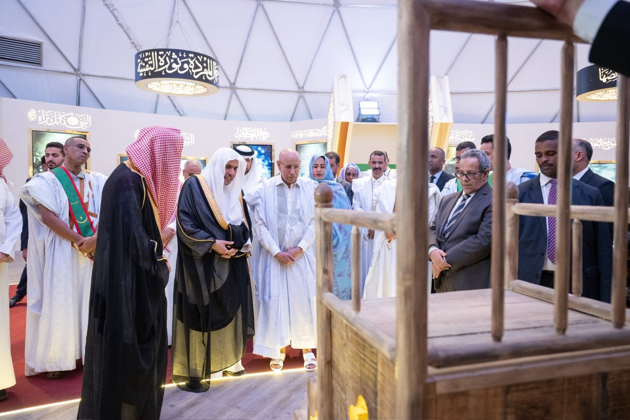 معالي الأمين العام، رئيس هيئة علماء المسلمين، المشرف العام على متاحف السيرة النبوية والحضارة الإسلامية، فضيلة الشيخ د.⁧‫#محمد_العيسى‬⁩ ⁦‪@MhmdAlissa‬⁩، في كلمته في حفل افتتاح المتحف الدوليّ للسيرة النبوية بنواكشوط: ‏&quot;للمتحف -بإشراف ⁧‫#رابطة_العالم_الإسلامي‬⁩- عنايةٌ بدلائل النبوة بخاصةٍ، ودلائل الإيمان بعامّة، كما له عنايةٌ بالتصدّي للشبهات، أيًّا كان مصدرُها وباعثُها&quot;.