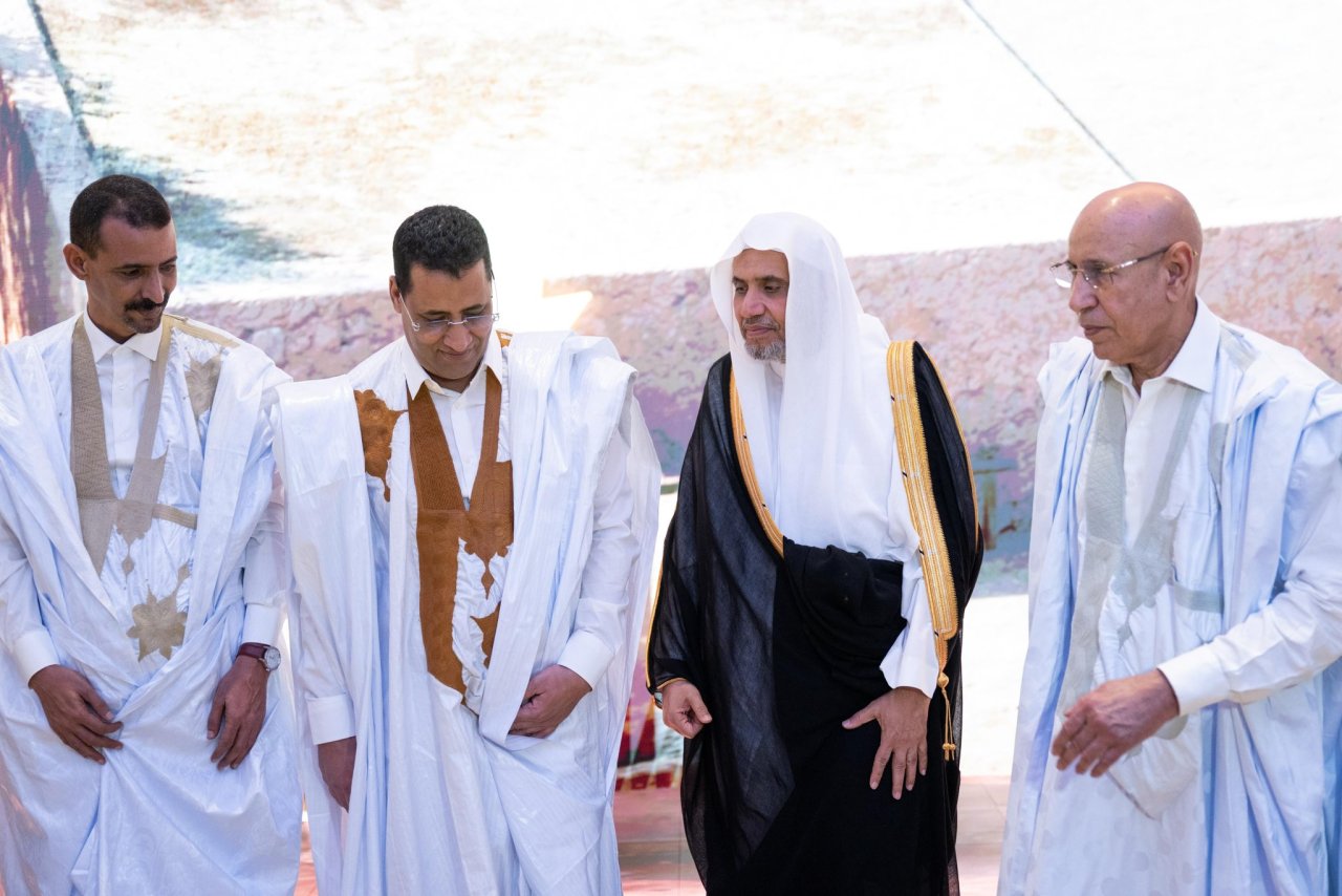 معالي الأمين العام، رئيس هيئة علماء المسلمين، المشرف العام على متاحف السيرة النبوية والحضارة الإسلامية، فضيلة الشيخ د.⁧‫#محمد_العيسى‬⁩ ⁦‪@MhmdAlissa‬⁩، في كلمته في حفل افتتاح المتحف الدوليّ للسيرة النبوية بنواكشوط: ‏&quot;للمتحف -بإشراف ⁧‫#رابطة_العالم_الإسلامي‬⁩- عنايةٌ بدلائل النبوة بخاصةٍ، ودلائل الإيمان بعامّة، كما له عنايةٌ بالتصدّي للشبهات، أيًّا كان مصدرُها وباعثُها&quot;.