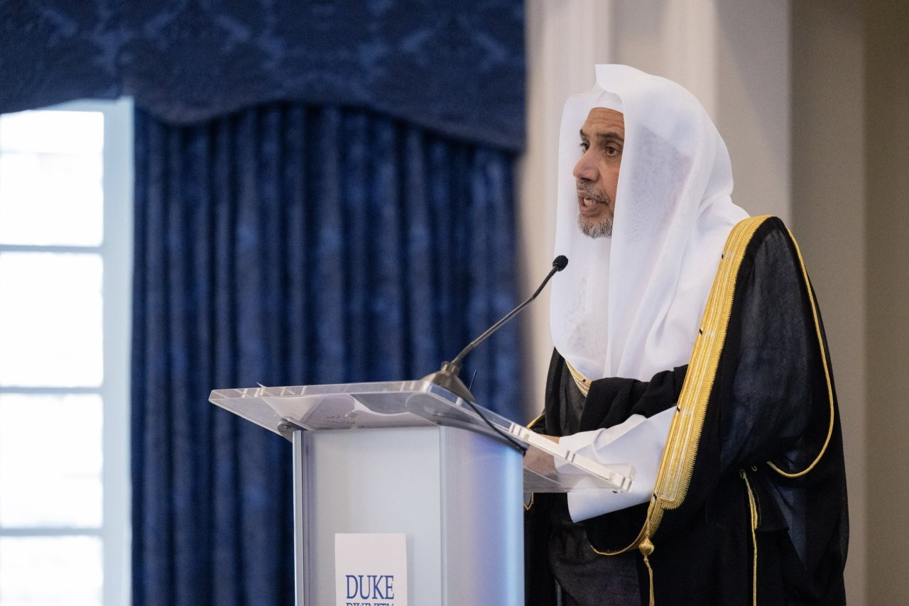 استضافت جامعةُ ديوك الأمريكية الرائدة عالميًّا، محاضرةً لمعالي الأمين العام، رئيس هيئة علماء المسلمين، فضيلة الشيخ د.⁧‫محمد العيسى‬⁩ ⁦‪‬⁩، حول الحضارة الإسلامية ومسيرتها في العلوم والآداب