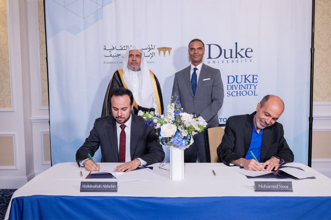 His Excellency Sheikh Dr. Mohammed Alissa, held a dialogue session with the third cohort of youth participants in the &quot;Youth Interfaith Leaders Fellowship on Climate Change,&quot;