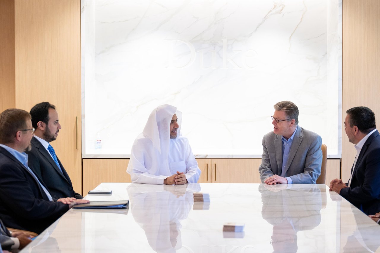 استضافتْ جامعةُ ديوك الأمريكية الرائدة عالميًّا، محاضرةً لمعالي الأمين العام لرابطة العالم الإسلامي، رئيس هيئة علماء المسلمين، فضيلة الشيخ الدكتور محمد بن عبدالكريم العيسى‬⁩، حول الحضارة الإسلامية ومسيرتها في العلوم والآداب