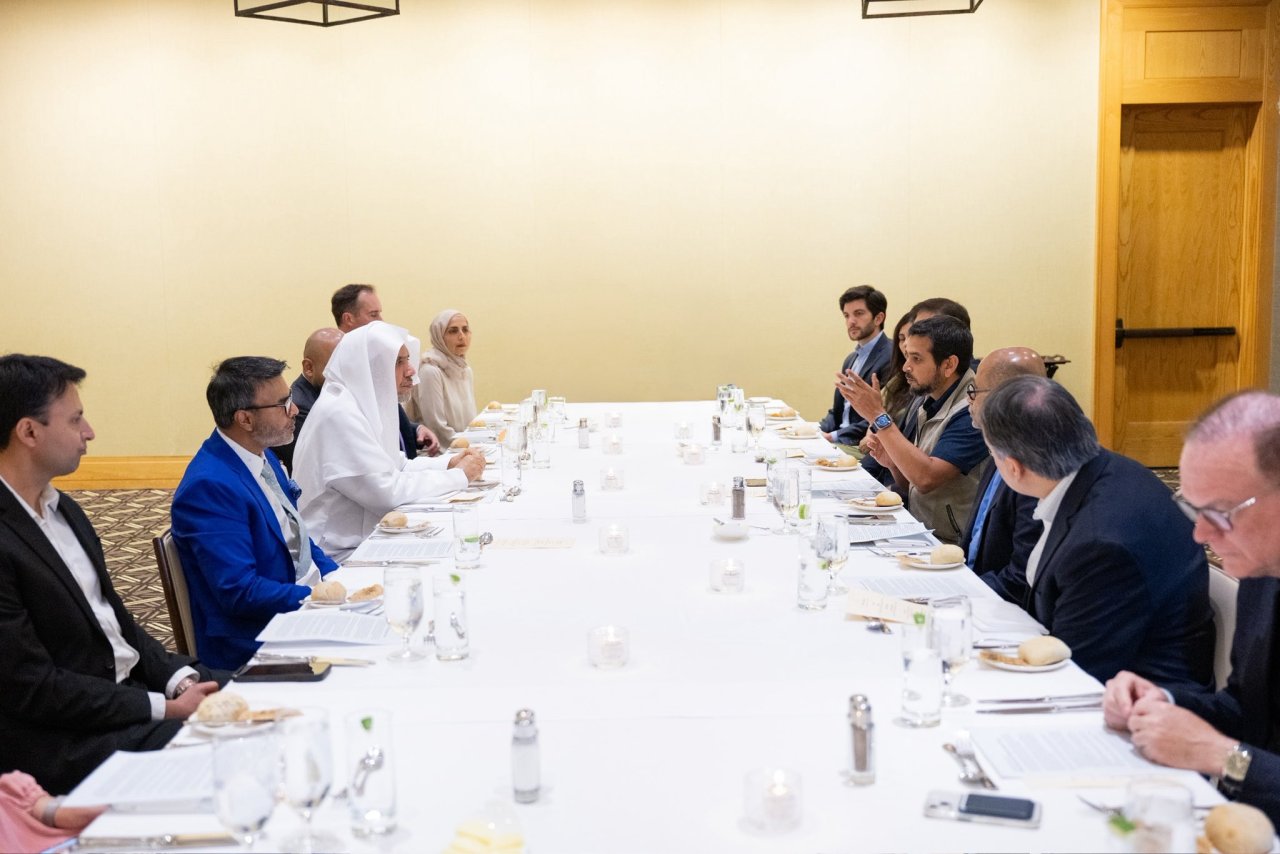 Un grupo de empresarios y emprendedores del Silicon Valley se reunió con el Secretario general y Presidente de la Comisión de Ulemas, el Sheij Mohammed Alissa.