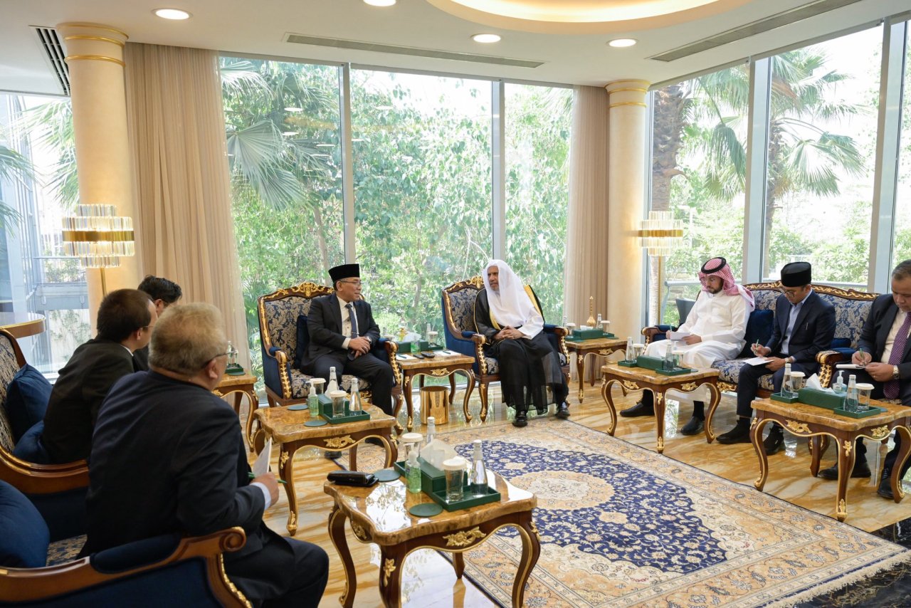 El Secretario general y Presidente de la Comisión de Ulemas, el Sheij Mohammed Alissa, recibió en Riad al Sheij Yahya Cholil Staquf