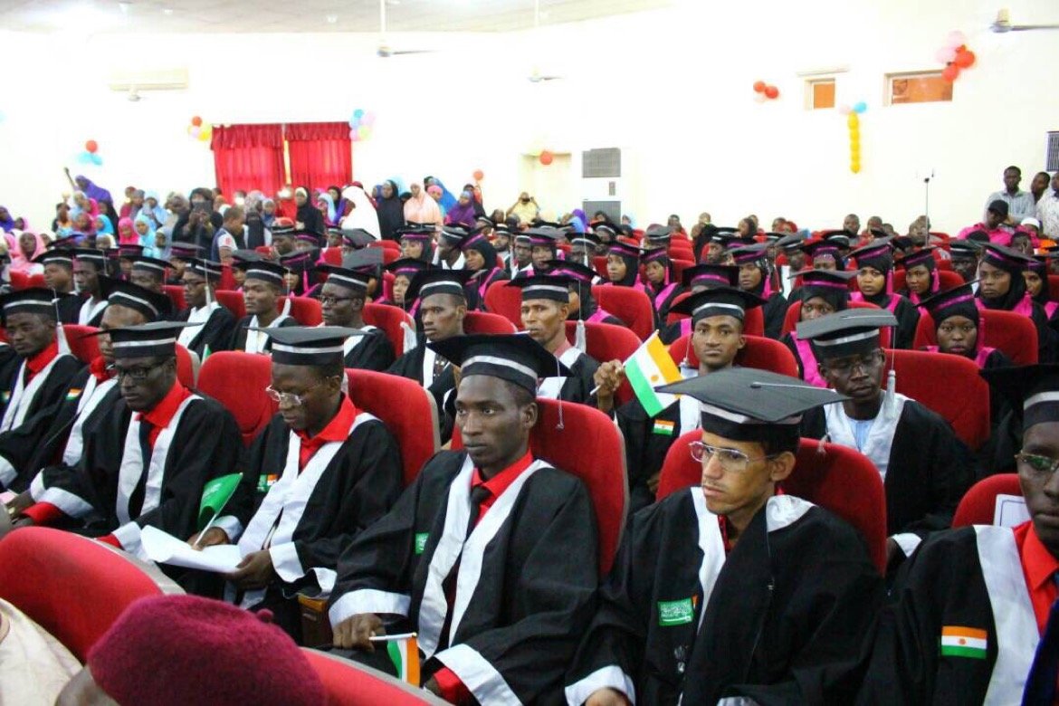 La cérémonie de fin d’études de 100 enseignants parmi les étudiants de la LIM au Niger en présence du Ministre de l'Education nigérien