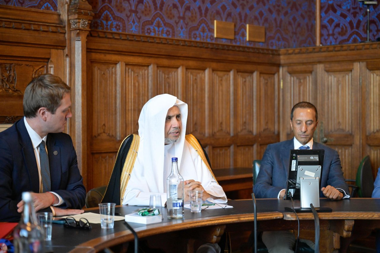 الأول من نوعه مع قيادة دينية إسلامية:  رئيس وقيادات البرلمان البريطاني يحتفون بالأمين العام لرابطة العالم الإسلامي