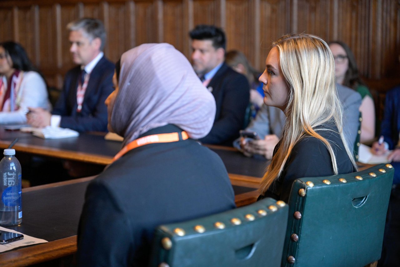 الأول من نوعه مع قيادة دينية إسلامية:  رئيس وقيادات البرلمان البريطاني يحتفون بالأمين العام لرابطة العالم الإسلامي