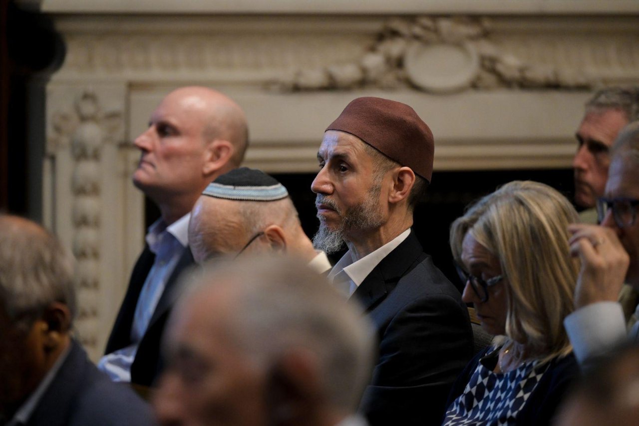 L’Institut Henry Jackson au Royaume-Uni organise un dialogue avec le Secrétaire général de la Ligue islamique mondiale.