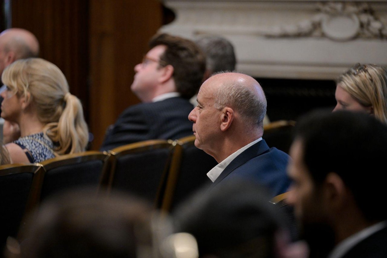 L’Institut Henry Jackson au Royaume-Uni organise un dialogue avec le Secrétaire général de la Ligue islamique mondiale.
