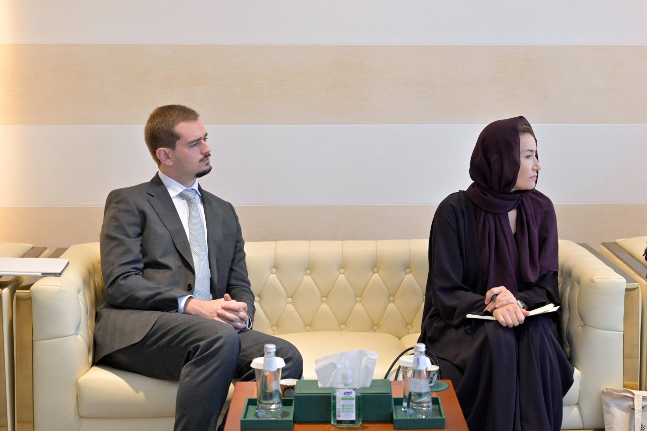 استقبلَ معالي الأمين العام، رئيس هيئة علماء المسلمين، فضيلة الشيخ د.⁧‫محمد العيسى‬⁩ ⁦‬⁩، رئيسَ شبكة يورونيوز، السيد بيدرو فارغاس ديفيد