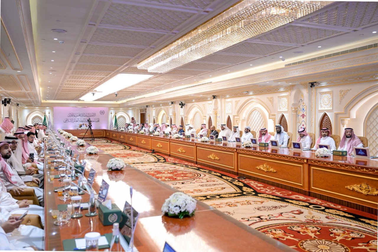 ‏في هذا اليوم من مكة المكرمة:  ‏معالي الأمين العام، فضيلة الشيخ د. ⁧‫محمد العيسى‬⁩‬⁩ يُطلق &quot;المجموعة الأولى من المصاحف المرتّلة لرابطة العالم الإسلامي&quot; والتي ستكون متاحةً للتحميل مجاناً: