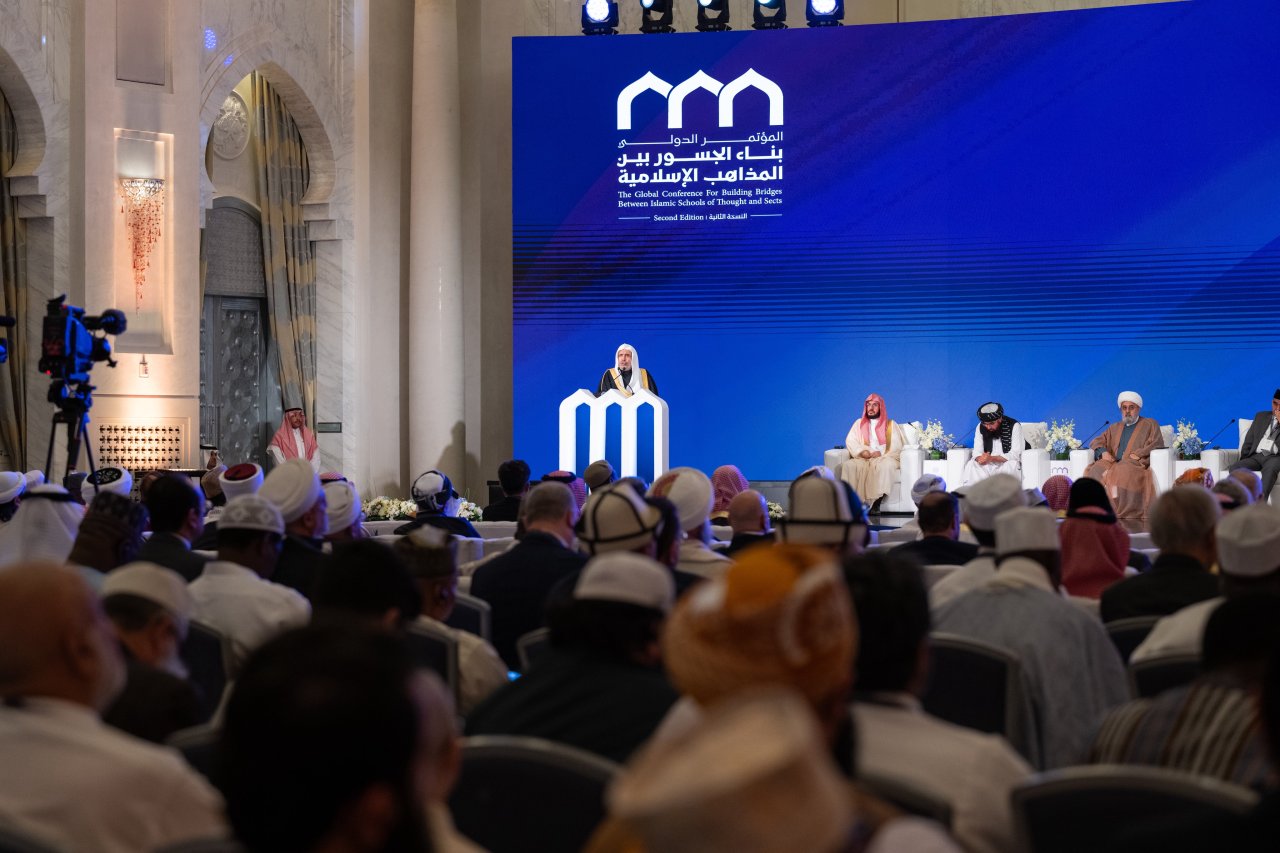 ‏&quot;موسوعةُ المؤتلفِ الفكريِّ الإسلاميِّ&quot;: ‏نحو 1800 صفحة، شارك في صياغتها 60 عالمًا شرعيًّا ومفكرًا إسلاميًّا من مختلف المذاهب والمدارس، لتكون مَعلَمًا مُضيئًا في مسيرة وحدة الأمّة