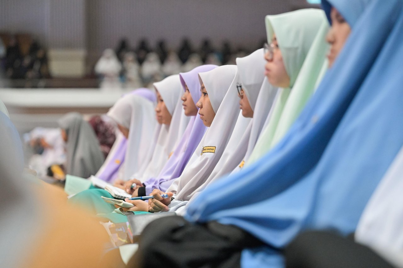 الأمين العام لرابطة العالم الإسلامي يختتم الملتقى العالمي للتصديق على الإجازات القرآنية وتكريم قُرّاء دُول آسيان