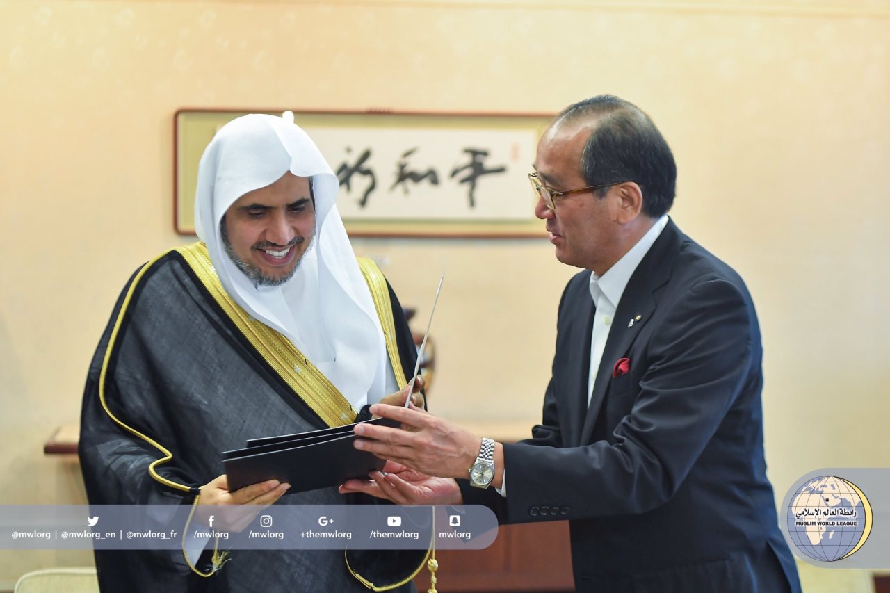 ‏عمدة مدينة هيروشيما يلتقي معالي الأمين العام د. محمد العيسى ويقدم سجل اعتماد معاليه عضواً في &quot;المنظمة العالمية للسلام&quot; بهيروشيما