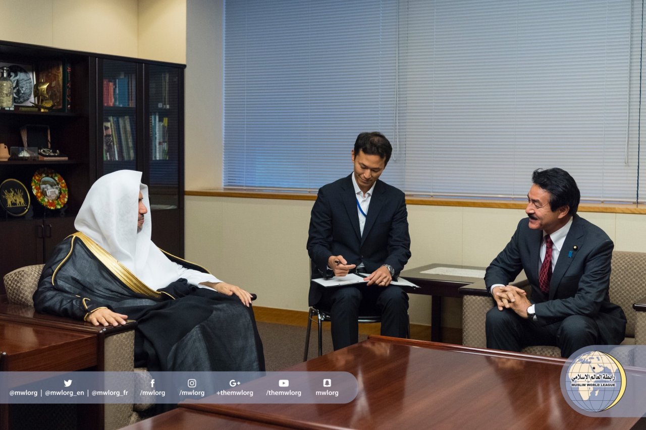 ‏معالي الأمين العام ملتقياً نائب وزير الخارجية الياباني الذي نقل له تحيات وزير الخارجية الياباني المتواجد ساعة الزيارة خارج بلاده