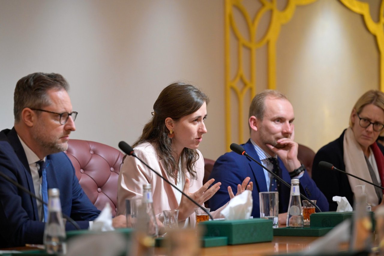 ‏استقبل معالي الأمين العام لرابطة العالم الإسلامي رئيس هيئة علماء المسلمين فضيلة الشيخ د.⁧‫محمد العيسى‬⁩ ‬⁩، في مكتبة بالرياض وفداً من القيادات الفكرية الألمانية من مختلف مراكز الأبحاث والفكر