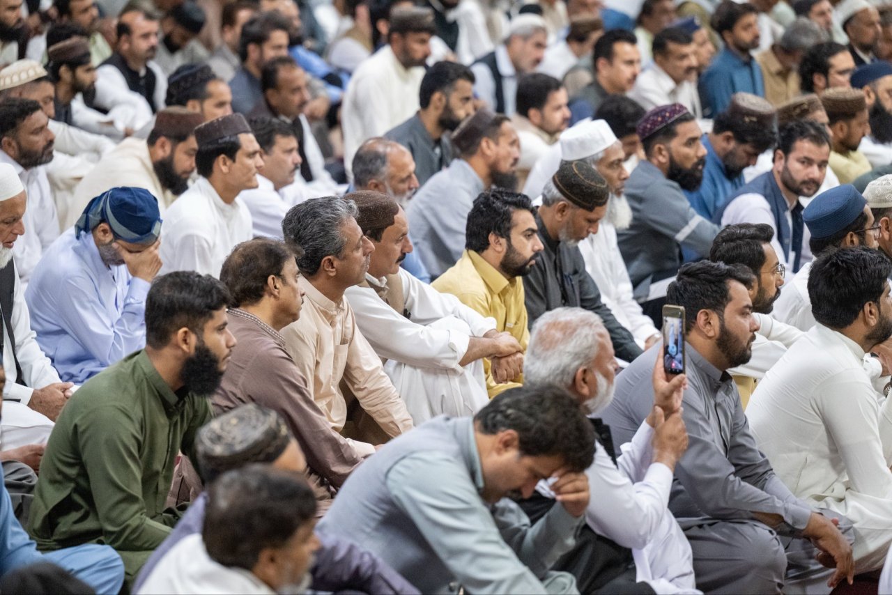 ‏معالي الأمين العام، رئيس هيئة علماء المسلمين، فضيلة الشيخ د.⁧‫محمد العيسى‬⁩ ⁦‬⁩، يخطُب الجمعةَ من على منبر جامع: &quot;البرلمان&quot;، و&quot;مجلس الشيوخ&quot;، بحضور الأعضاء، وحُكَّام بعض الولايات وعددٍ من الوزراءِ، وجمعٍ من المصلين