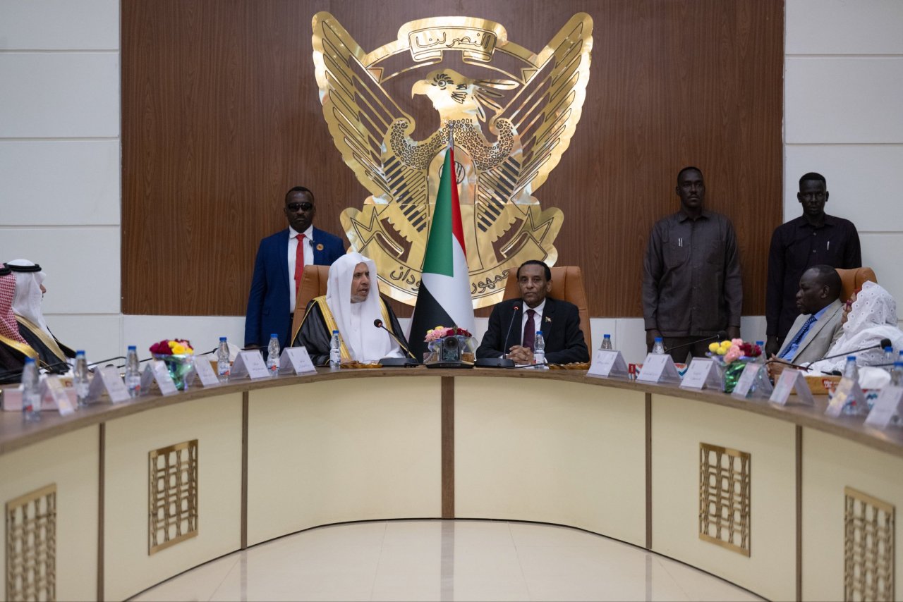 ‏معالي الأمين العامّ في السودان  ‏تعاوُنٌ ودعمٌ لاستعادة مقوِّمات الاستقرار والسلام، ولقاءاتٌ رفيعة المستوى عقدَها فضيلة الشيخ د.⁧‫محمد العيسى‬⁩ ⁦‬⁩، مع قيادات الحكومة ووفود العلماء: