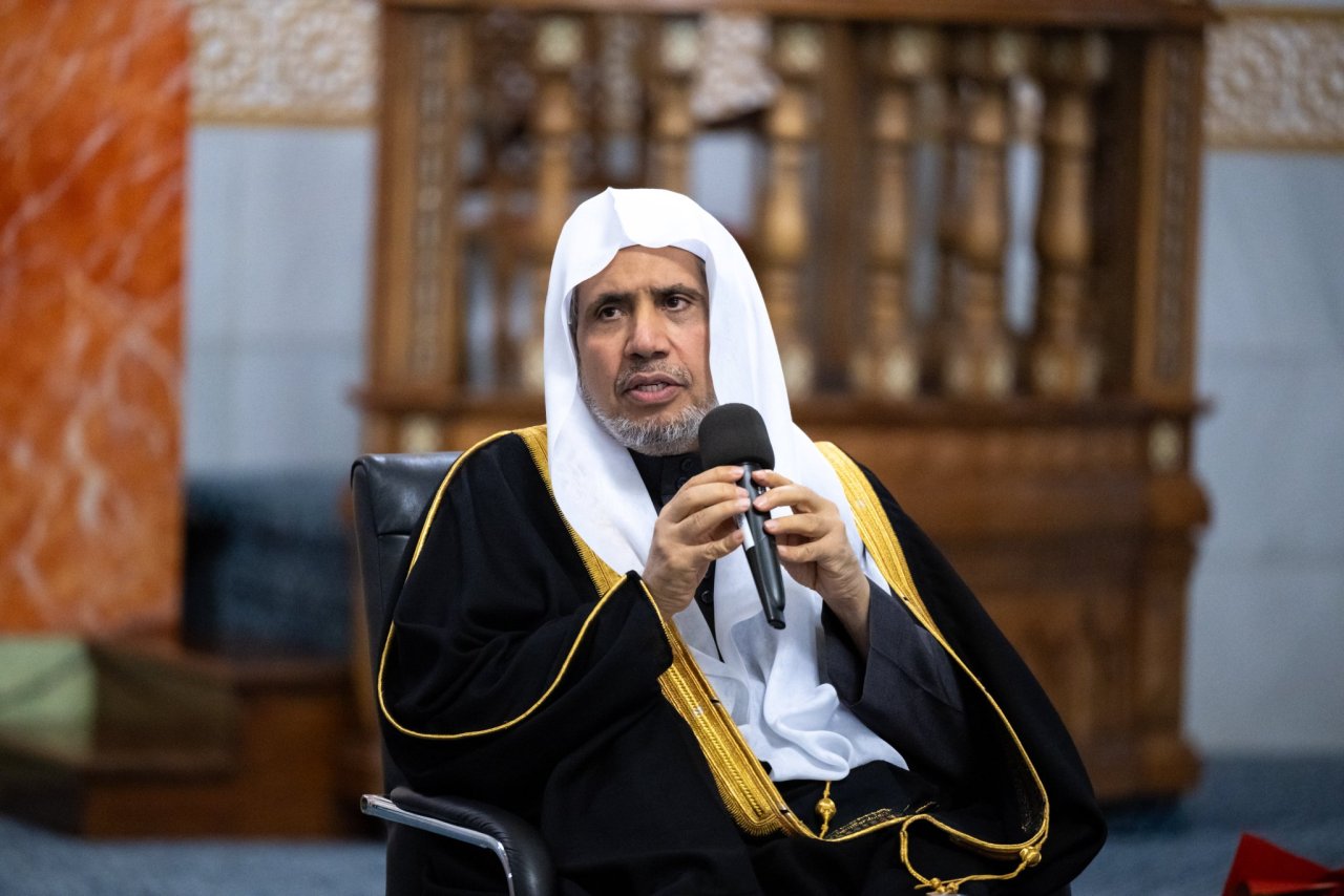 ‏التقى معالي الأمين العام، رئيس هيئة علماء المسلمين، الشيخ د.⁧‫محمد العيسى‬⁩ ⁦‪‬⁩، في مسجد مركز ⁧‫رابطة العالم الإسلامي‬⁩ بالعاصمة &quot;مدريد&quot;، مسؤولي العمل الإسلامي في عموم إسبانيا بمختلف تنوعهم