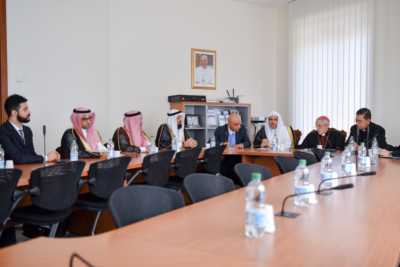 ‏المجلس البابوي بالفاتيكان يعقد اجتماعاً مع معالي أمين الرابطة تناول عدداً من الموضوعات، مشيداً باللقاء التاريخي مع الهولينس البابا فرنسيس