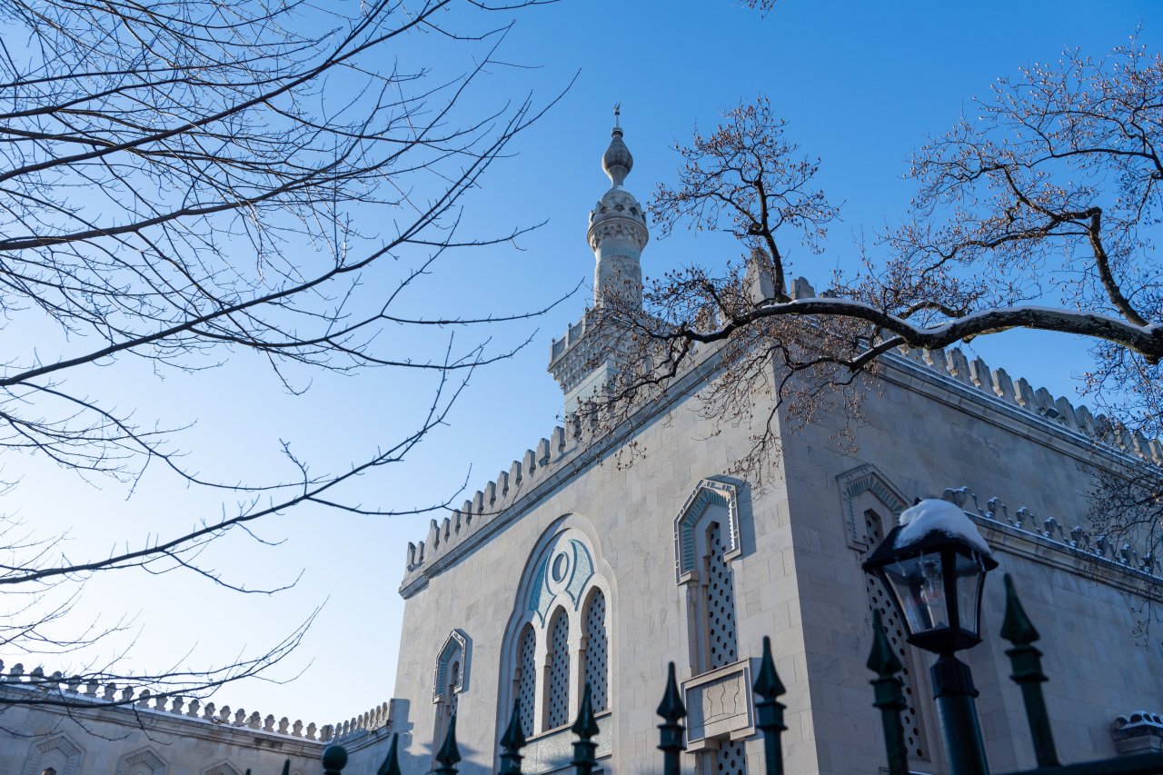 جناب دبیر کل، رئیس انجمن علمای مسلمان، آقای دکتر شیخ محمد العیسی، در مرکز اسلامی واشنگتن، نشست شورای موسسان رهبران اسلامی در آمریکا، هر دو بخش شمالی و جنوبی آن را افتتاح نمود