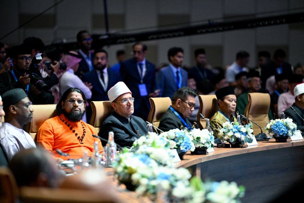 صورٌ من القمة الدولية الثالثة للقيادات الدينية، بمشاركة معالي الأمين العام، رئيس هيئة علماء المسلمين، فضيلة الشيخ د. ⁧‫محمد العيسى‬⁩ ‬⁩ متحدثًا رئيسيًا في حفل الافتتاح