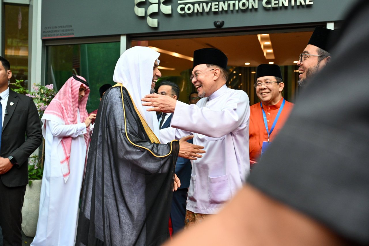 صورٌ من القمة الدولية الثالثة للقيادات الدينية، بمشاركة معالي الأمين العام، رئيس هيئة علماء المسلمين، فضيلة الشيخ د. ⁧‫محمد العيسى‬⁩ ‬⁩ متحدثًا رئيسيًا في حفل الافتتاح