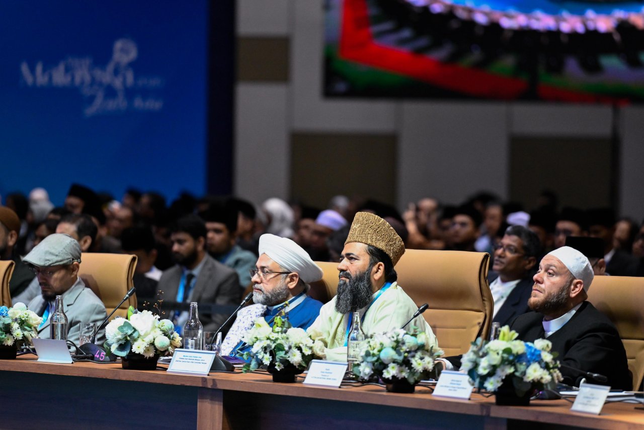 Secretary-General of the Muslim World League Delivers Opening Address at the Third International Summit of Religious Leaders in Kuala Lumpur