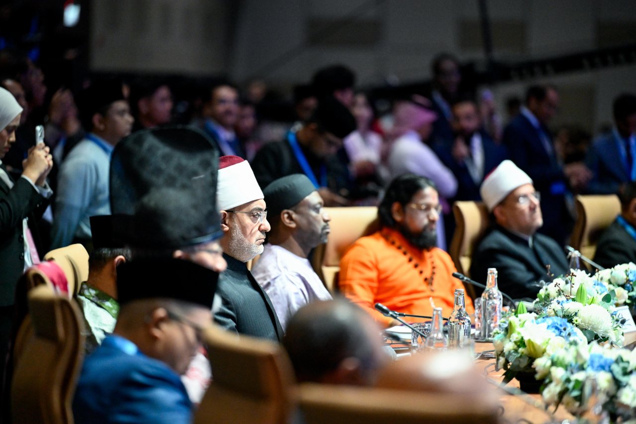 Secretary-General of the Muslim World League Delivers Opening Address at the Third International Summit of Religious Leaders in Kuala Lumpur