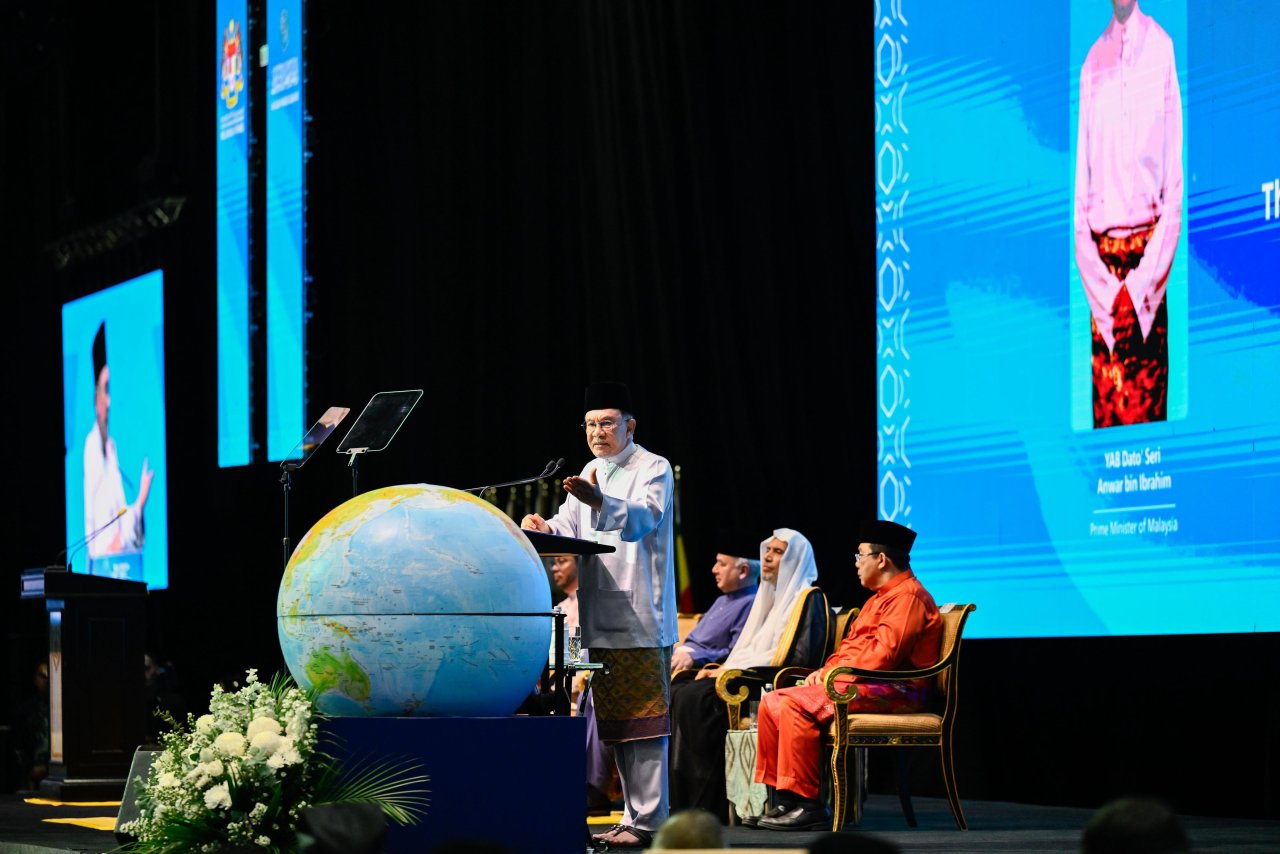 Secretary-General of the Muslim World League Delivers Opening Address at the Third International Summit of Religious Leaders in Kuala Lumpur